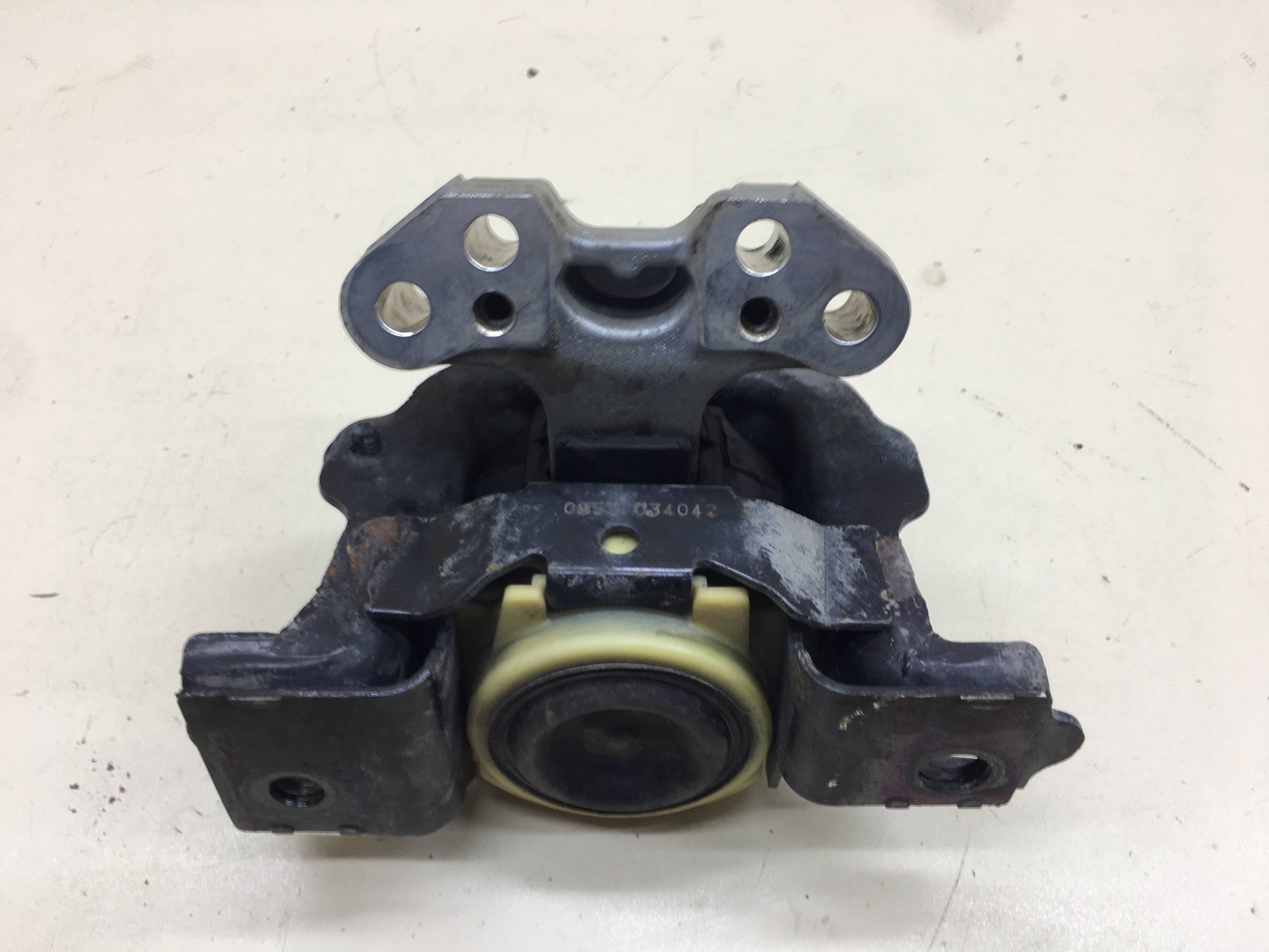 Опора двигателя правая Peugeot 208 2012>