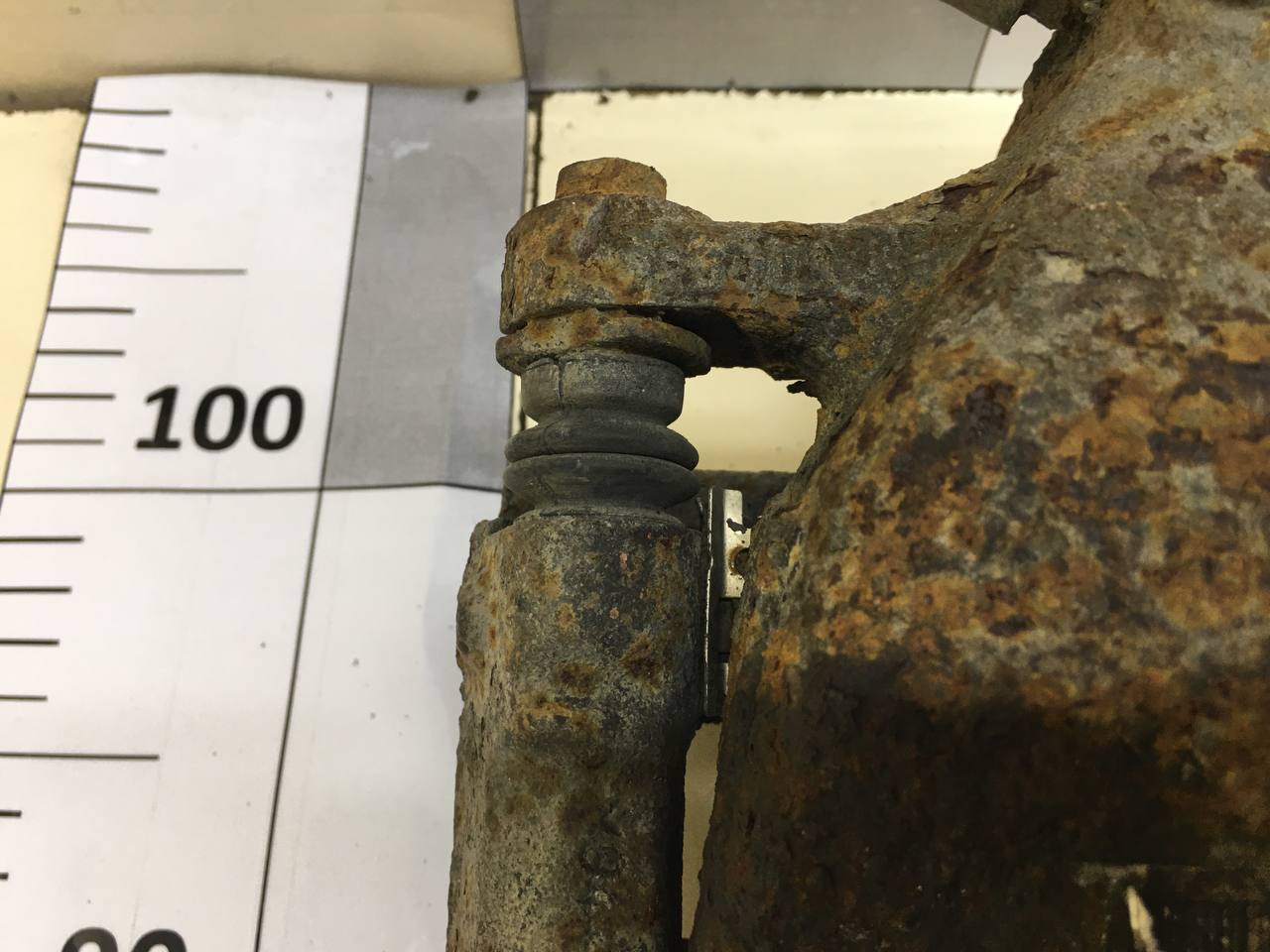 Суппорт передний правый Peugeot 308 2007>