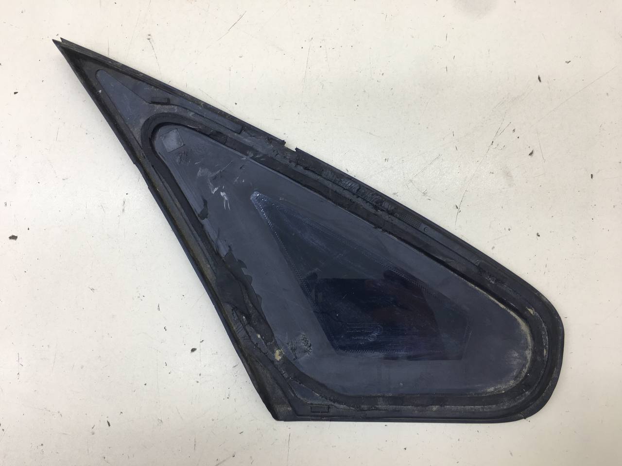 Стекло кузовное глухое правое Volvo S40 (MS) 2004-2012