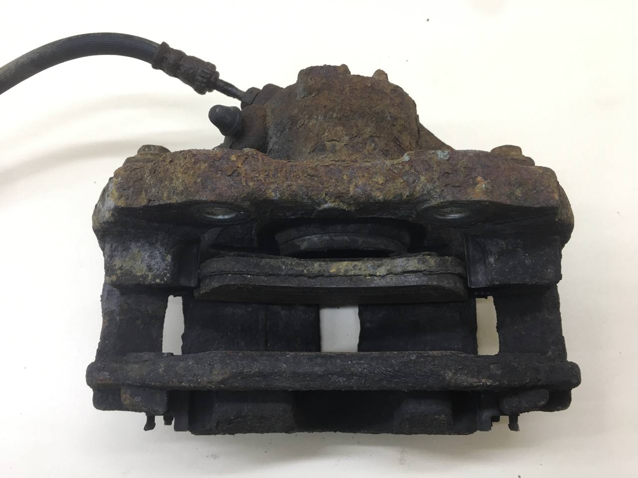 Суппорт передний левый Peugeot 207 2006-2013