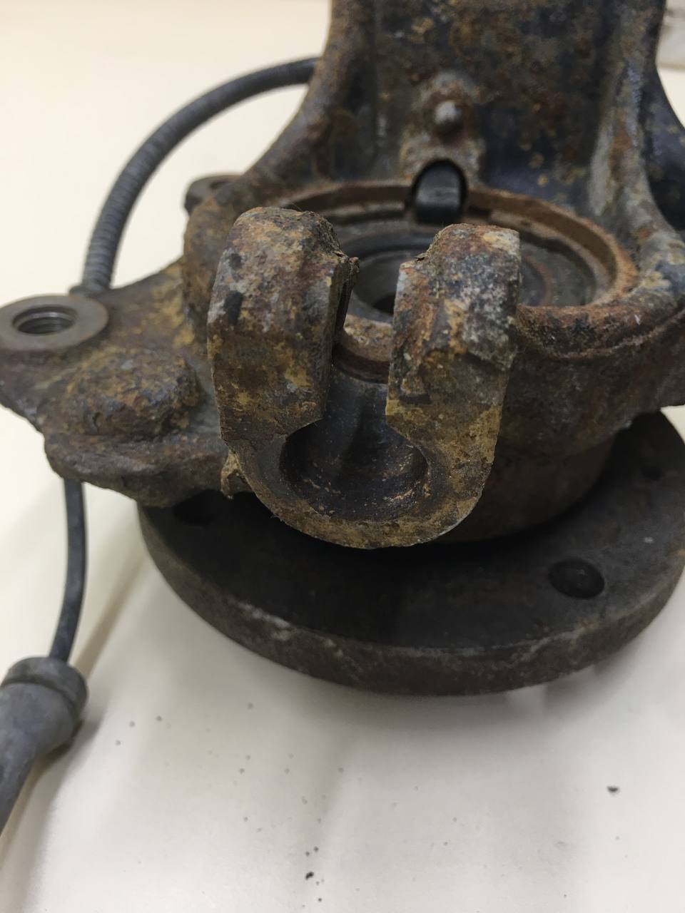 Кулак поворотный передний правый Peugeot 207 2006-2013