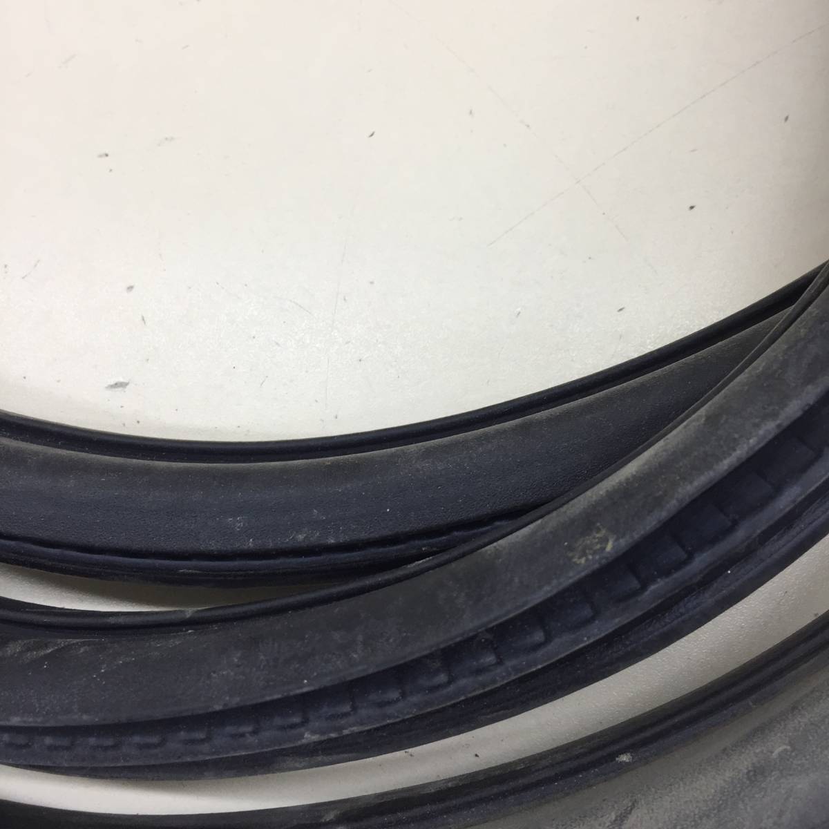 Уплотнитель проема двери передней правой Peugeot 208 2012>