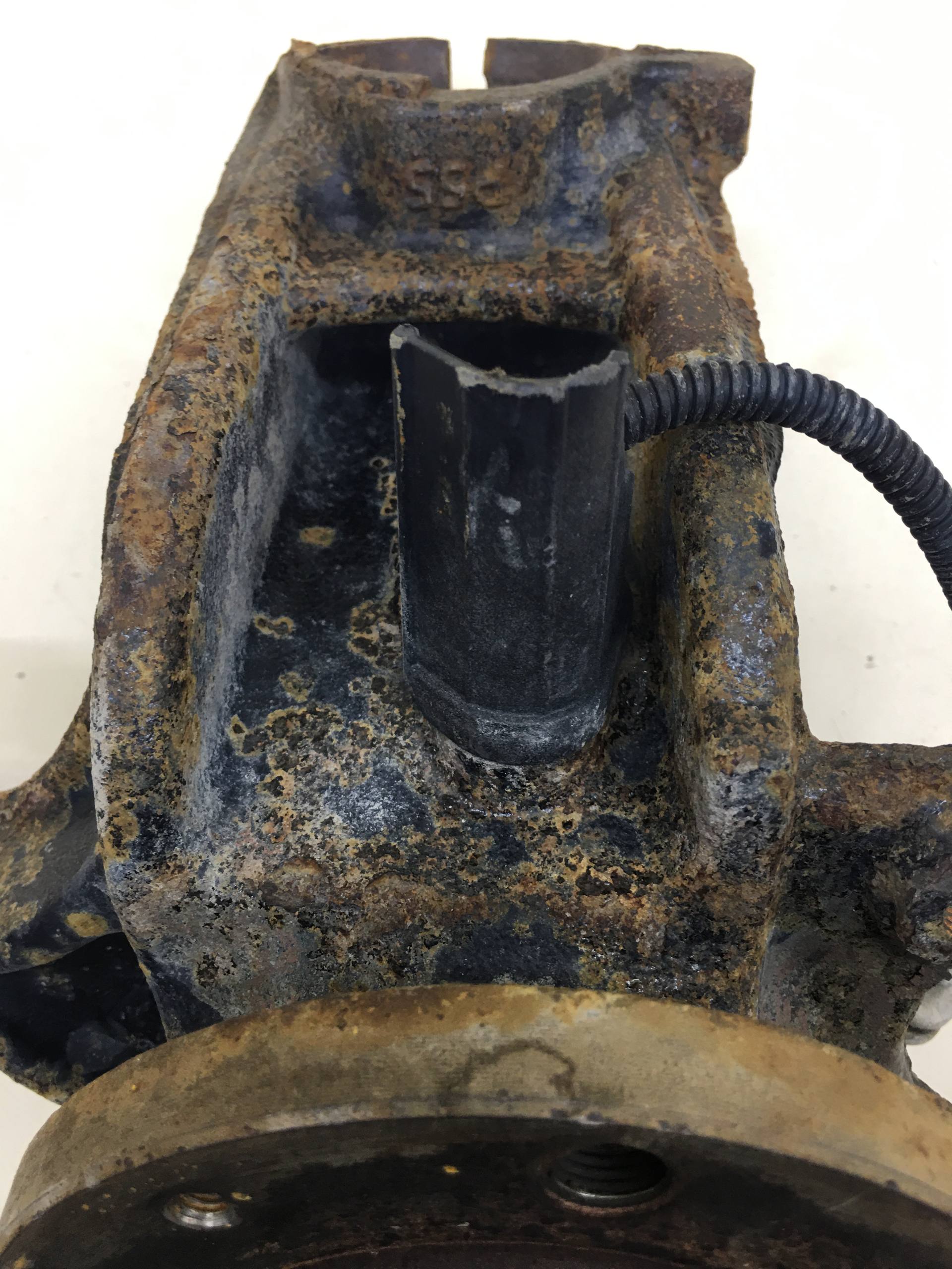 Кулак поворотный передний правый Peugeot 208 2012>