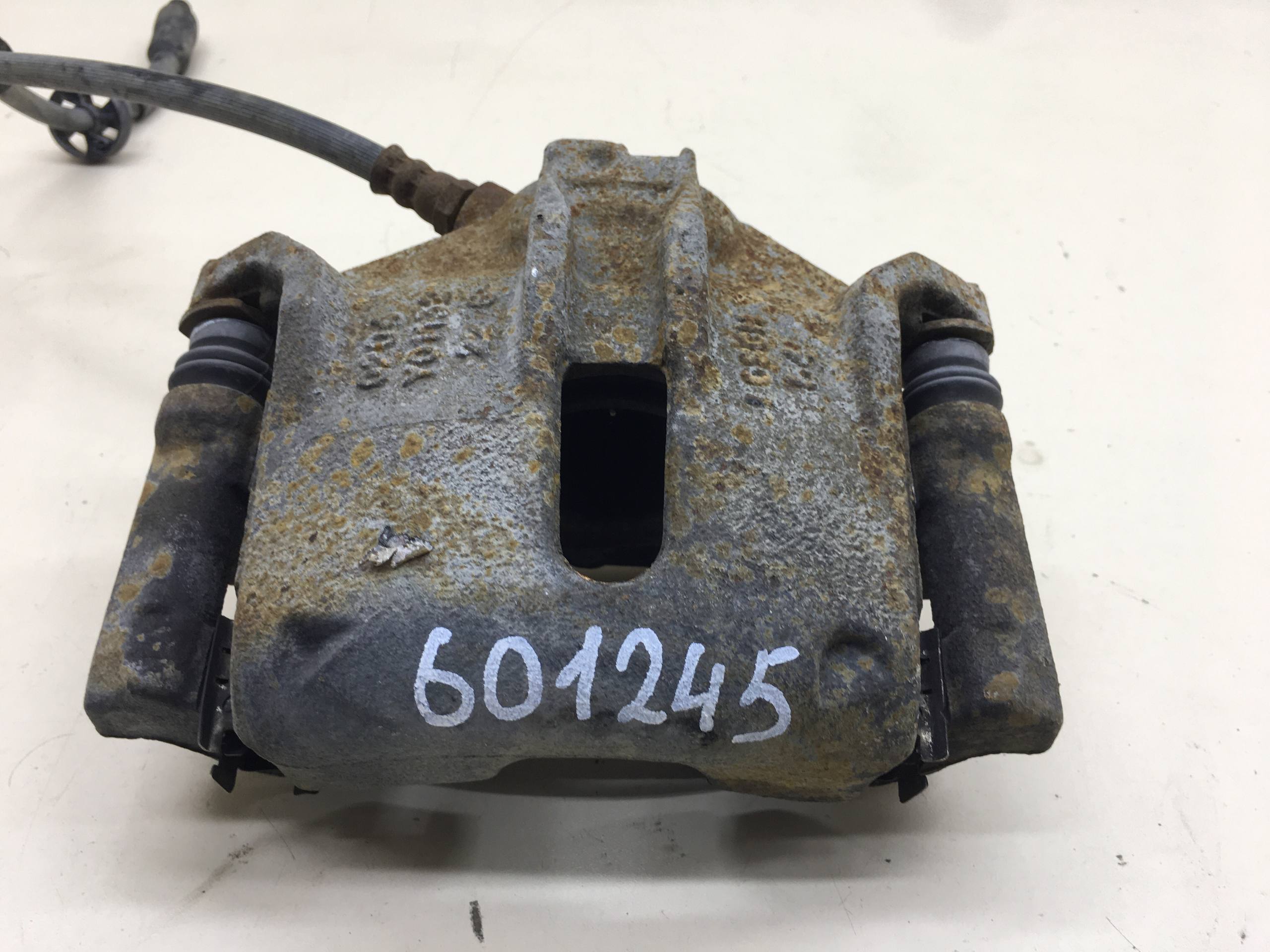 Суппорт передний правый Peugeot 208 2012>