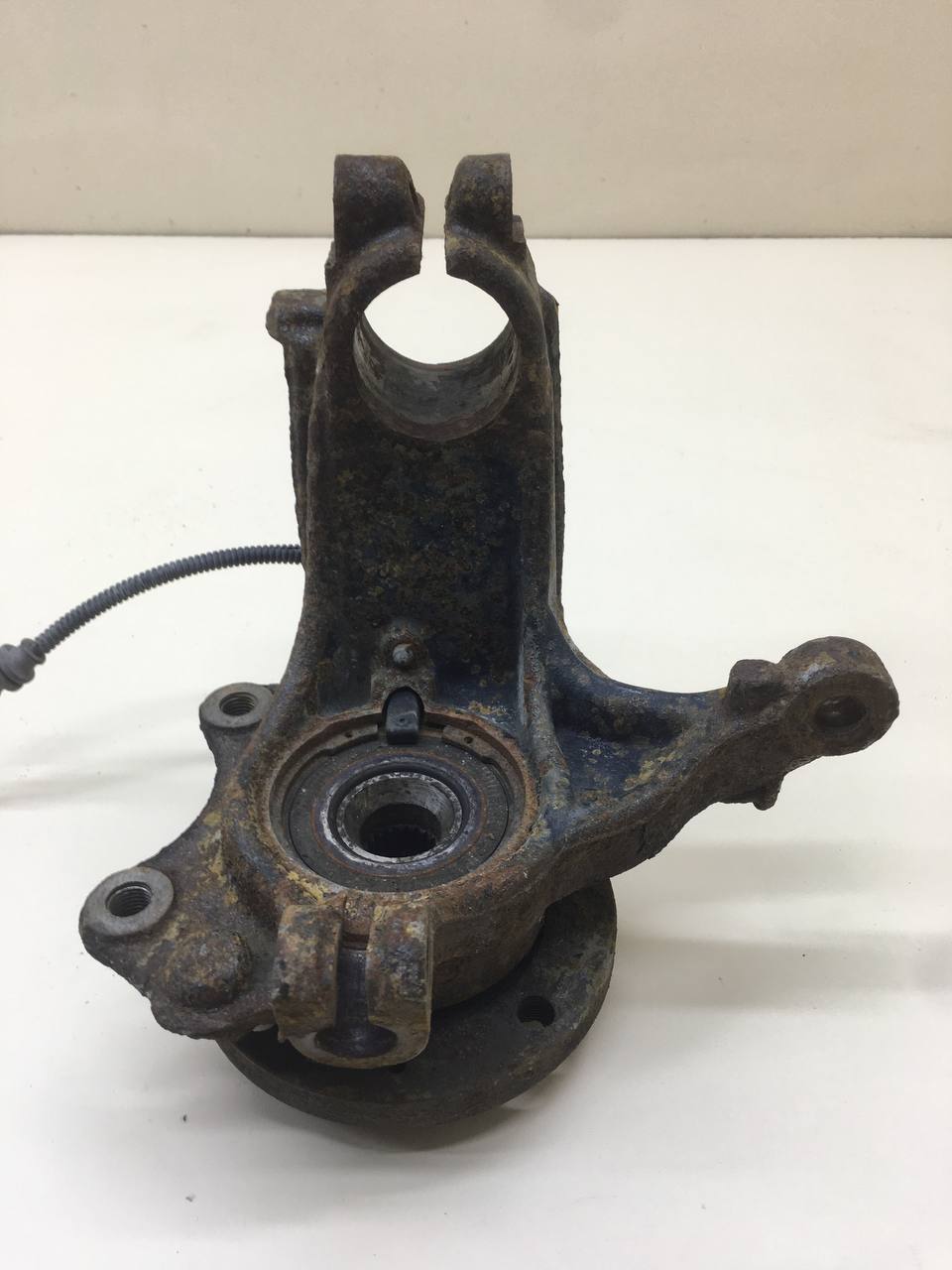 Кулак поворотный передний правый Peugeot 207 2006-2013