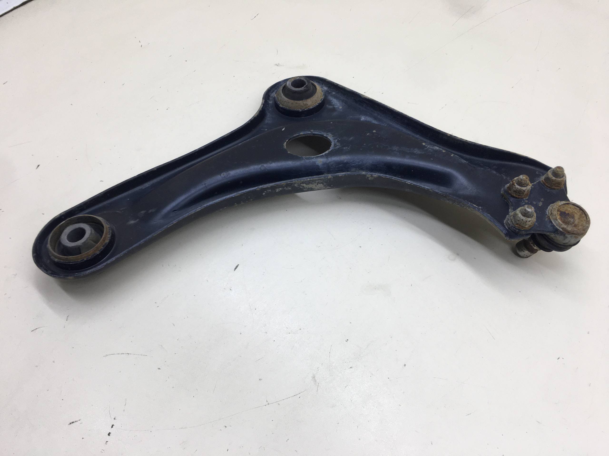 Рычаг передний левый Peugeot 208 2012>