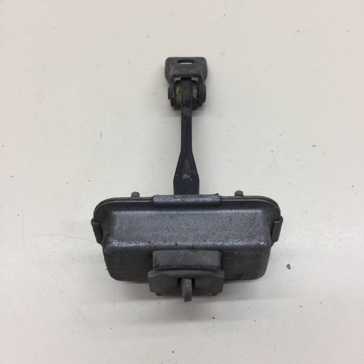 Ограничитель двери Peugeot 208 2012>