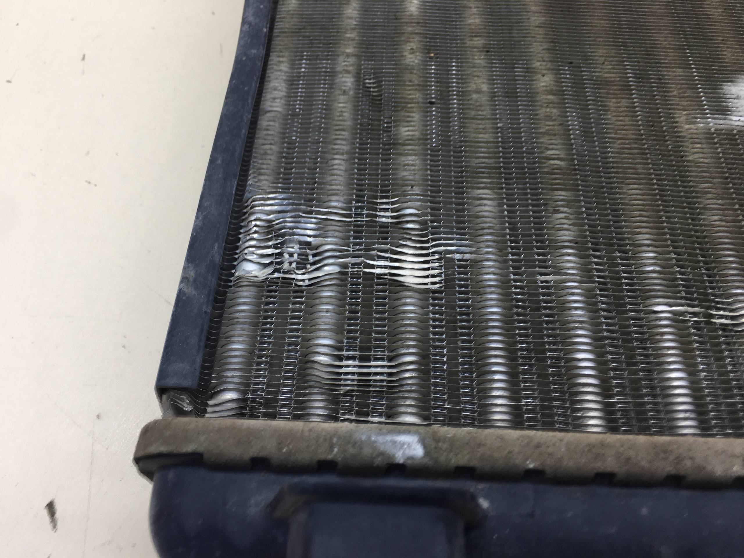 Радиатор охлаждения двигателя Peugeot 208 2012>