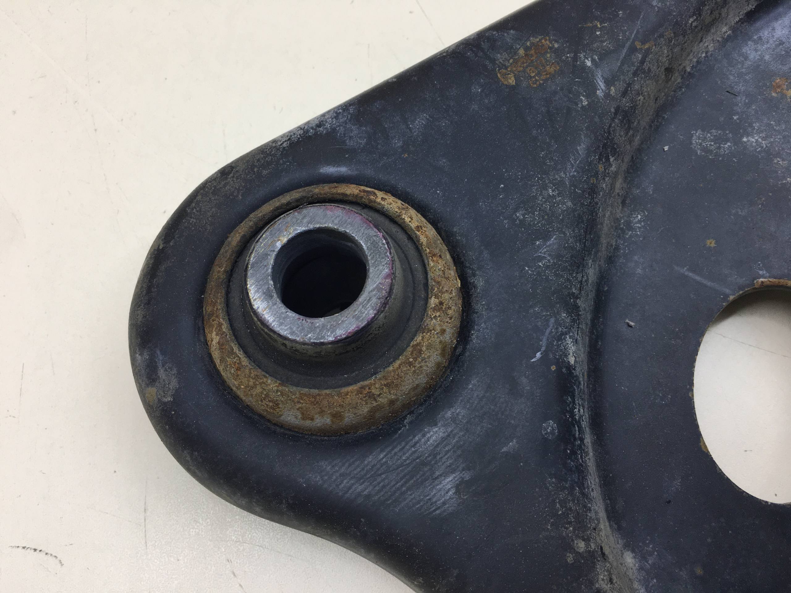 Рычаг передний правый Peugeot 208 2012>