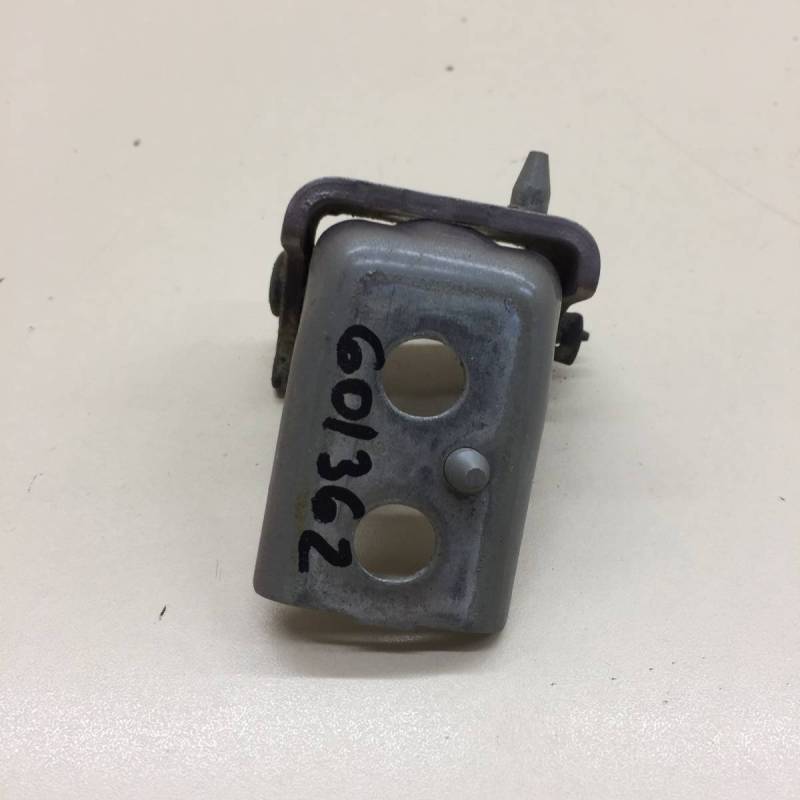 Петля двери передней правой нижняя Peugeot 208 2012>