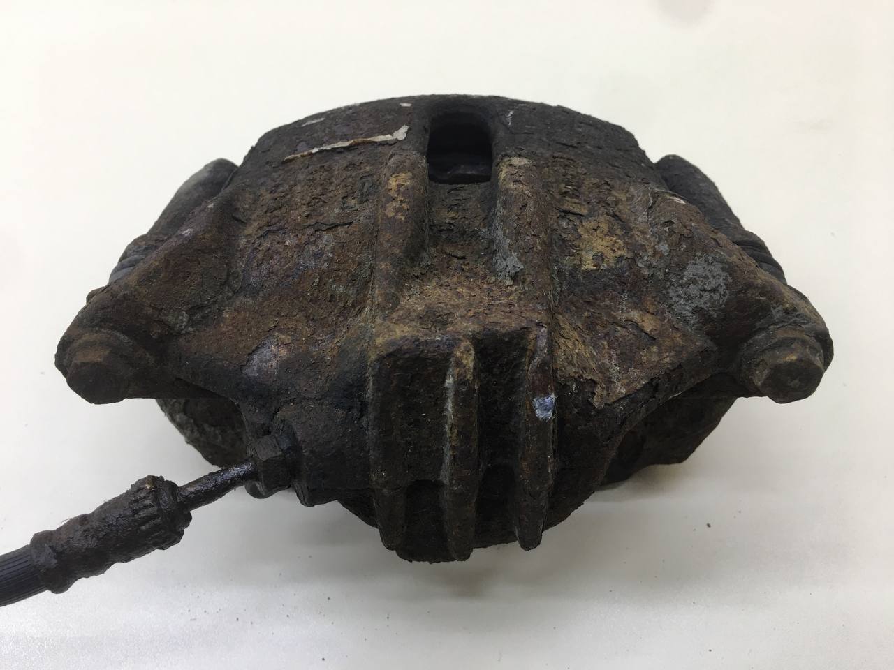 Суппорт передний левый Peugeot 207 2006-2013