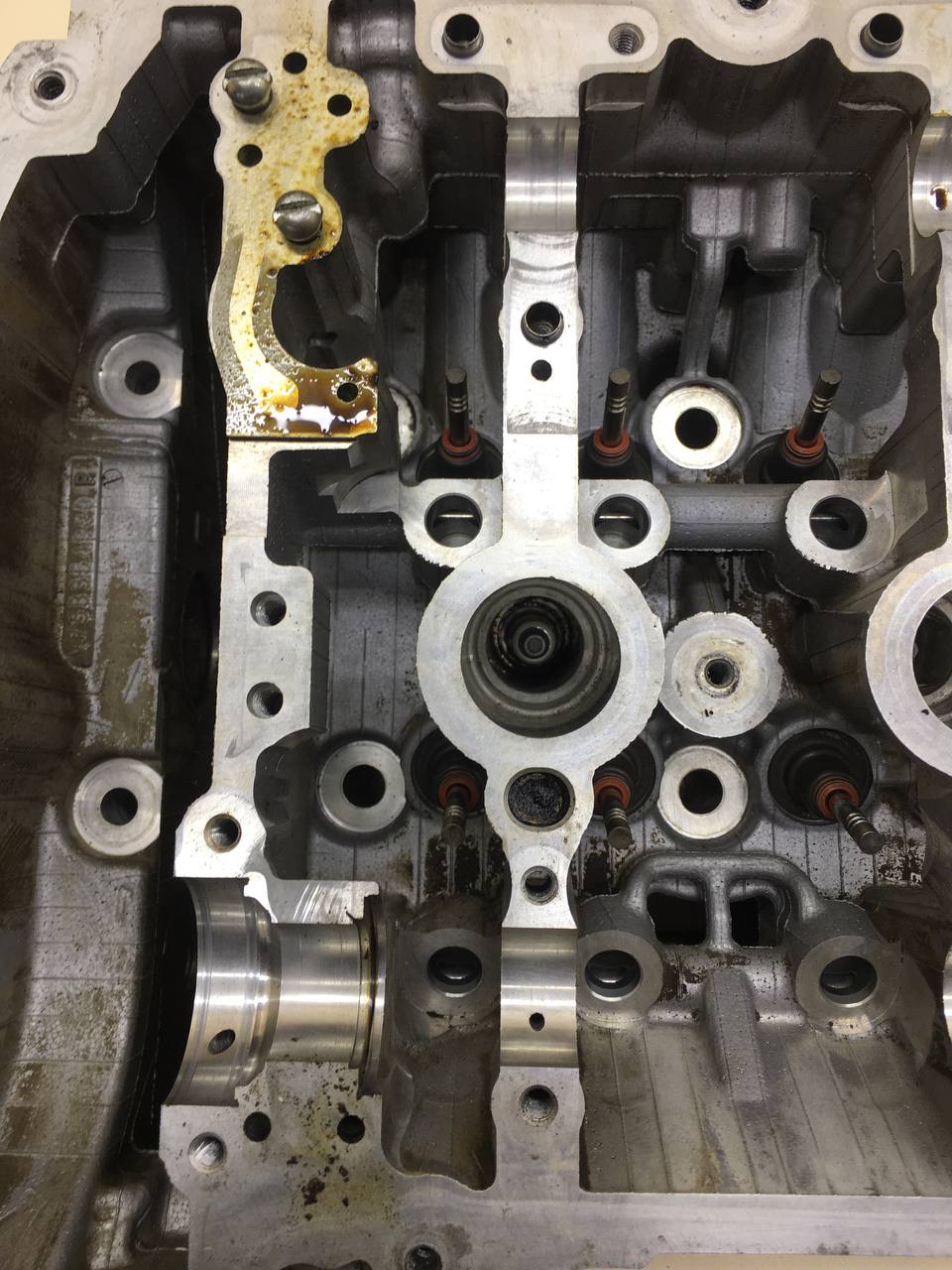 Головка блока цилиндров Peugeot 308 2007>