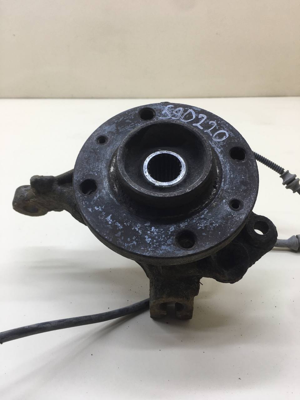 Кулак поворотный передний правый Peugeot 207 2006-2013