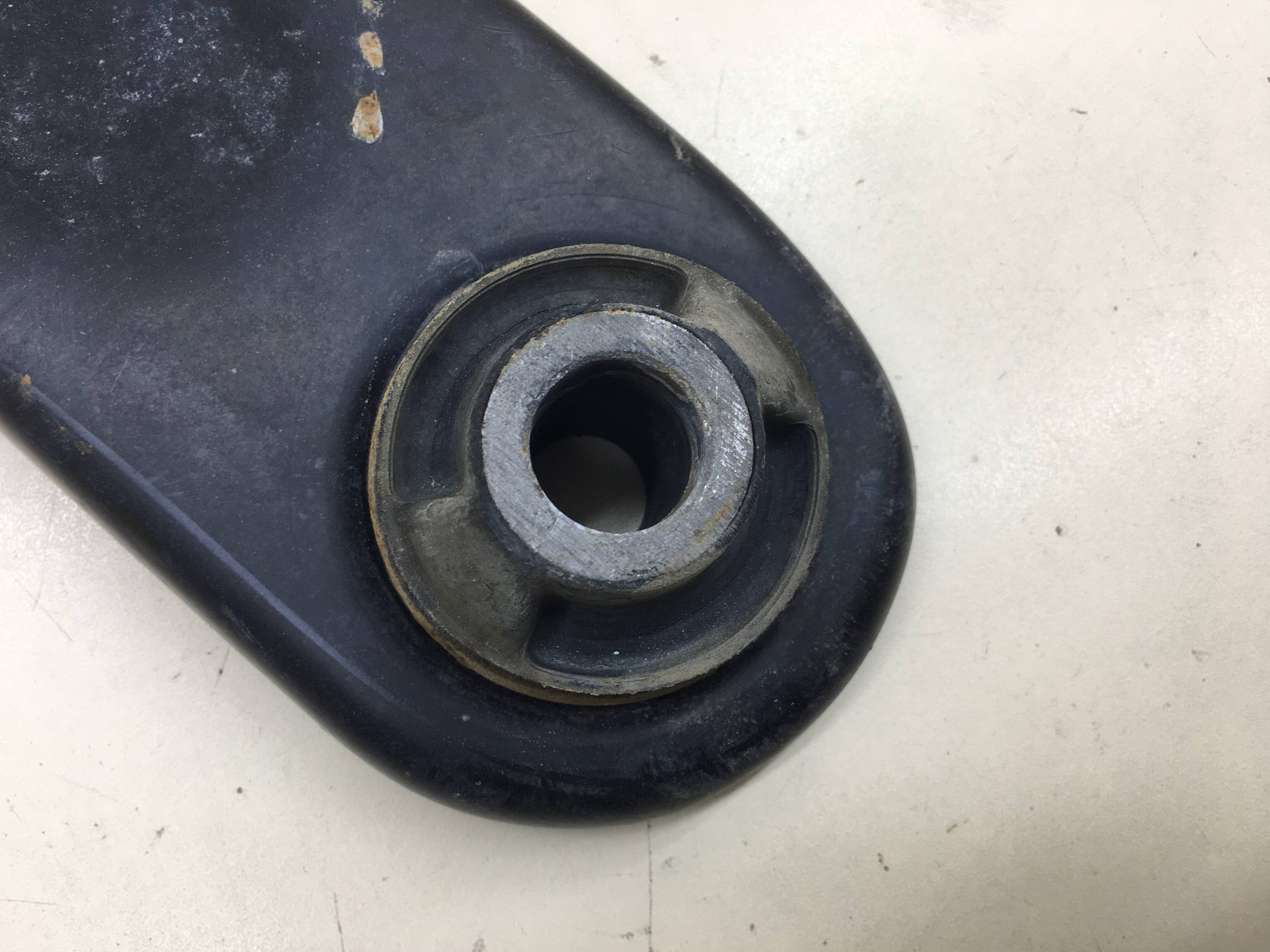 Рычаг передний левый Peugeot 208 2012>