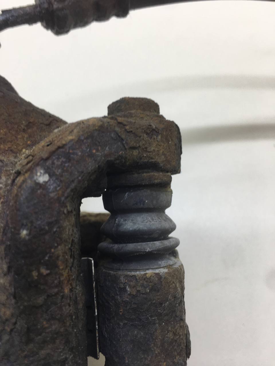 Суппорт передний левый Peugeot 207 2006-2013