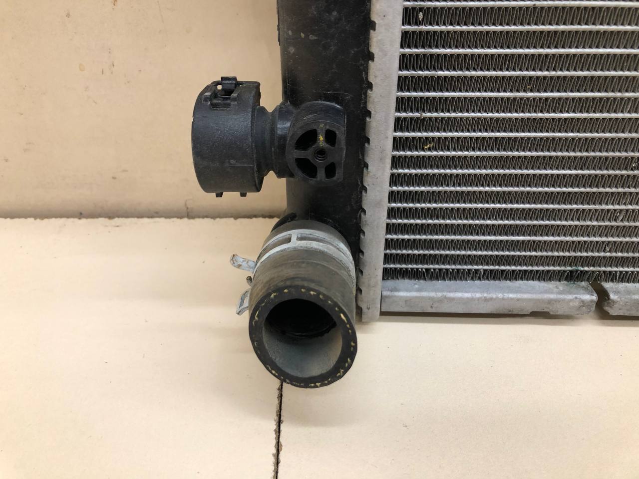 Радиатор охлаждения двигателя Peugeot 207 2006-2013