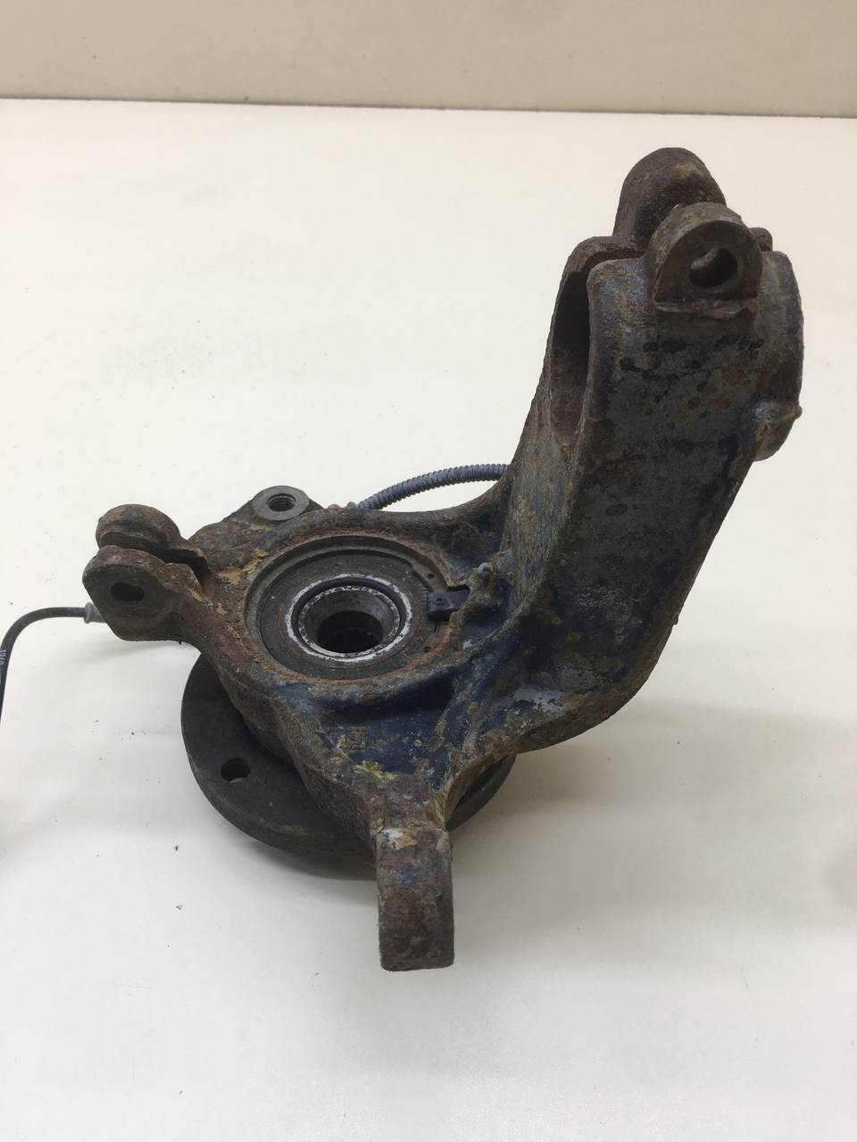 Кулак поворотный передний правый Peugeot 207 2006-2013